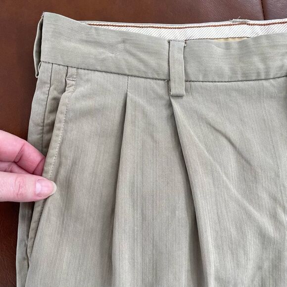 Tommy Bahama Silk Blend Khaki Front Pleat Shorts 34 9” Inseam - Picture 2 of 8